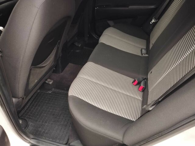 Белый Хендай Элантра, объемом двигателя 1.6 л и пробегом 180 тыс. км за 5700 $, фото 11 на Automoto.ua