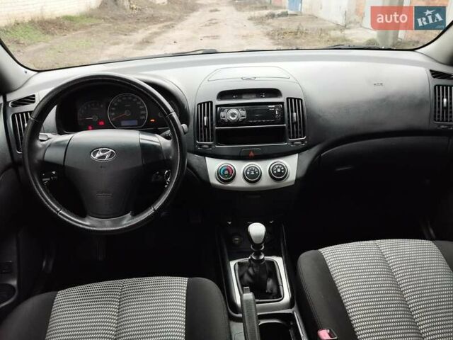 Белый Хендай Элантра, объемом двигателя 1.59 л и пробегом 235 тыс. км за 5700 $, фото 10 на Automoto.ua