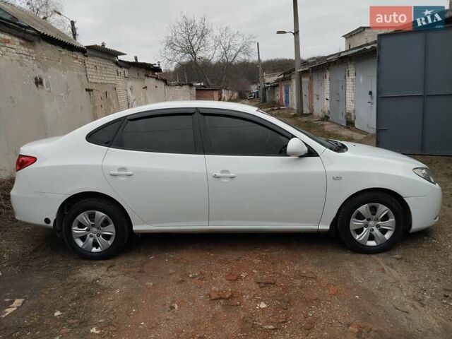 Белый Хендай Элантра, объемом двигателя 1.59 л и пробегом 235 тыс. км за 5700 $, фото 7 на Automoto.ua