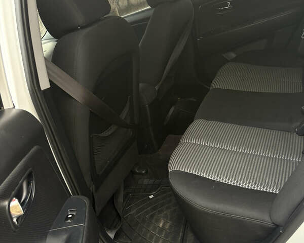 Белый Хендай Элантра, объемом двигателя 1.59 л и пробегом 160 тыс. км за 6000 $, фото 7 на Automoto.ua