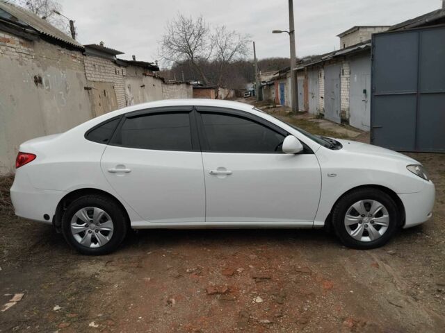 Белый Хендай Элантра, объемом двигателя 1.6 л и пробегом 180 тыс. км за 5700 $, фото 6 на Automoto.ua