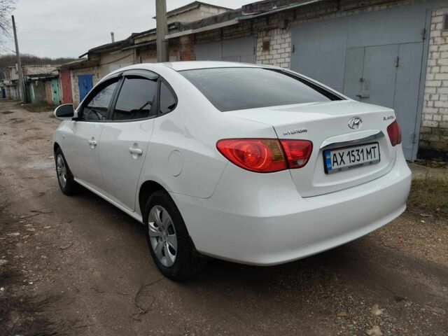 Белый Хендай Элантра, объемом двигателя 1.6 л и пробегом 180 тыс. км за 5700 $, фото 2 на Automoto.ua