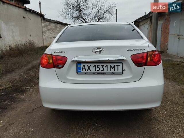 Белый Хендай Элантра, объемом двигателя 1.59 л и пробегом 235 тыс. км за 5700 $, фото 5 на Automoto.ua