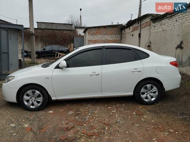 Белый Хендай Элантра, объемом двигателя 1.59 л и пробегом 235 тыс. км за 5700 $, фото 6 на Automoto.ua