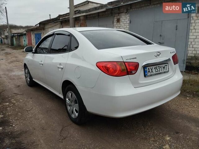 Белый Хендай Элантра, объемом двигателя 1.59 л и пробегом 235 тыс. км за 5700 $, фото 4 на Automoto.ua
