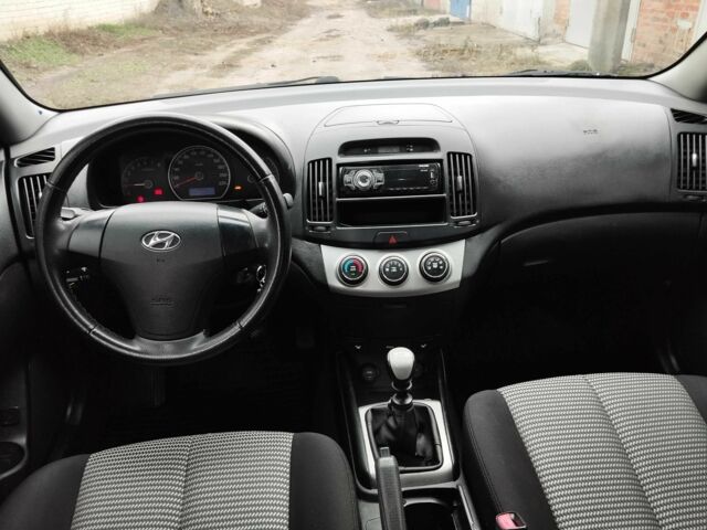 Белый Хендай Элантра, объемом двигателя 1.6 л и пробегом 180 тыс. км за 5700 $, фото 10 на Automoto.ua