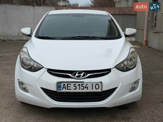 Белый Хендай Элантра, объемом двигателя 1.59 л и пробегом 152 тыс. км за 8800 $, фото 5 на Automoto.ua