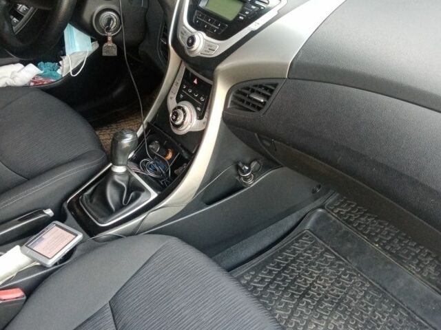 Белый Хендай Элантра, объемом двигателя 1.6 л и пробегом 97 тыс. км за 8450 $, фото 4 на Automoto.ua