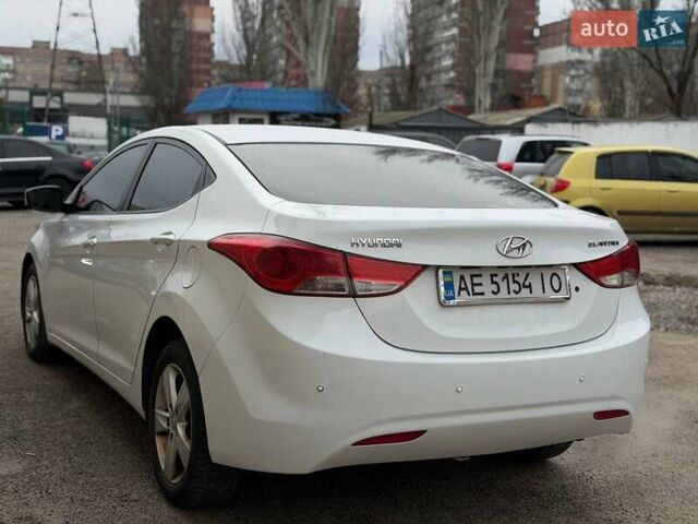 Белый Хендай Элантра, объемом двигателя 1.59 л и пробегом 152 тыс. км за 8800 $, фото 8 на Automoto.ua
