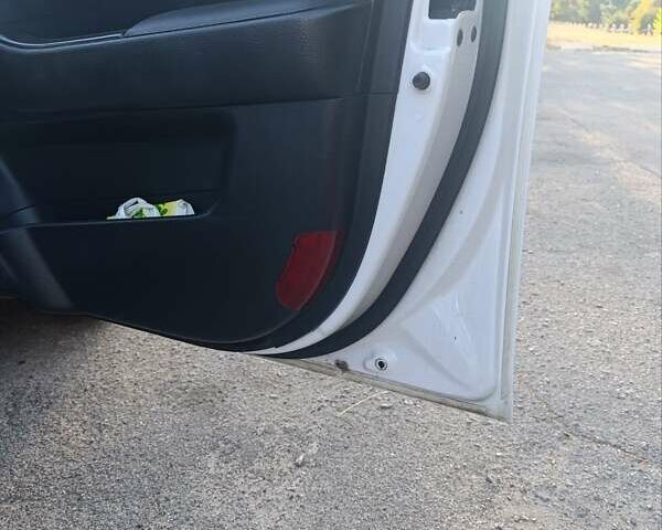 Білий Хендай Елантра, об'ємом двигуна 1.59 л та пробігом 230 тис. км за 8200 $, фото 4 на Automoto.ua