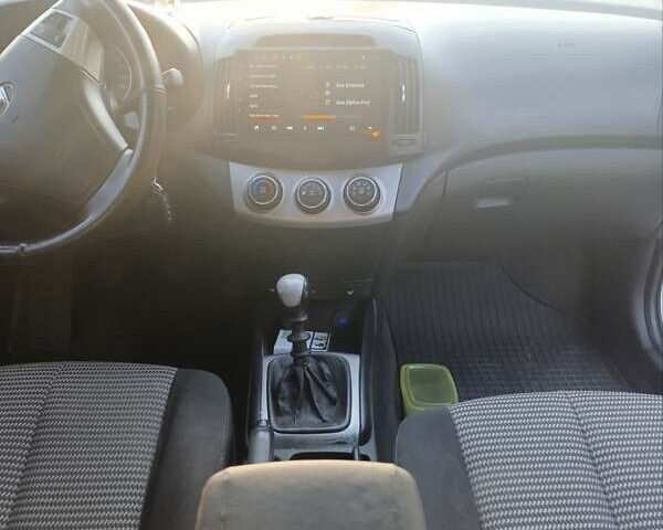 Білий Хендай Елантра, об'ємом двигуна 1.59 л та пробігом 230 тис. км за 8200 $, фото 3 на Automoto.ua