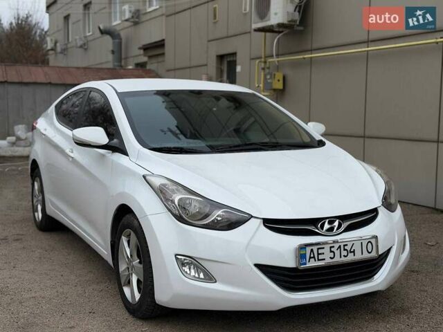 Белый Хендай Элантра, объемом двигателя 1.59 л и пробегом 152 тыс. км за 8800 $, фото 4 на Automoto.ua