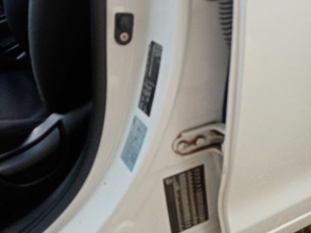 Белый Хендай Элантра, объемом двигателя 1.6 л и пробегом 97 тыс. км за 8450 $, фото 6 на Automoto.ua