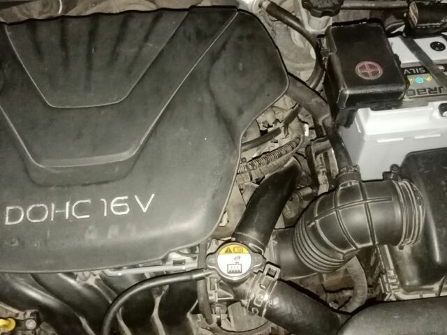 Белый Хендай Элантра, объемом двигателя 1.6 л и пробегом 97 тыс. км за 8450 $, фото 7 на Automoto.ua