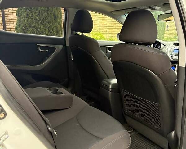 Білий Хендай Елантра, об'ємом двигуна 1.59 л та пробігом 187 тис. км за 7800 $, фото 8 на Automoto.ua