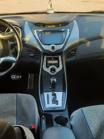 Хендай Элантра 2012 в Виннице на Automoto.ua Белый Хендай Элантра, объемом двигателя 1.8 л и пробегом 128 тыс. км за 8200 $, фото 9 на Automoto.ua