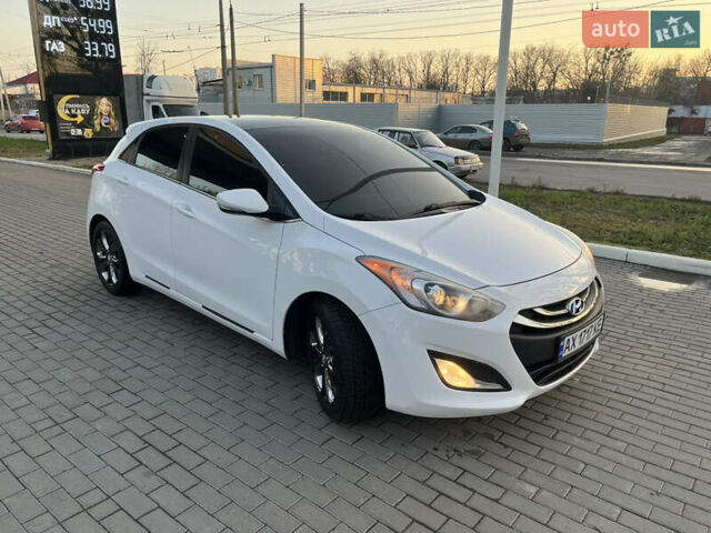 Белый Хендай Элантра, объемом двигателя 1.8 л и пробегом 109 тыс. км за 8250 $, фото 2 на Automoto.ua