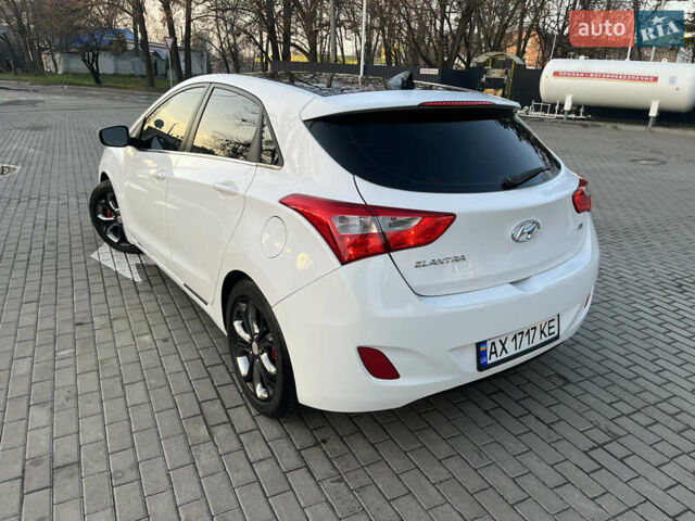Белый Хендай Элантра, объемом двигателя 1.8 л и пробегом 109 тыс. км за 8250 $, фото 4 на Automoto.ua