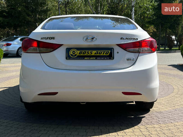 Белый Хендай Элантра, объемом двигателя 1.6 л и пробегом 201 тыс. км за 7300 $, фото 5 на Automoto.ua