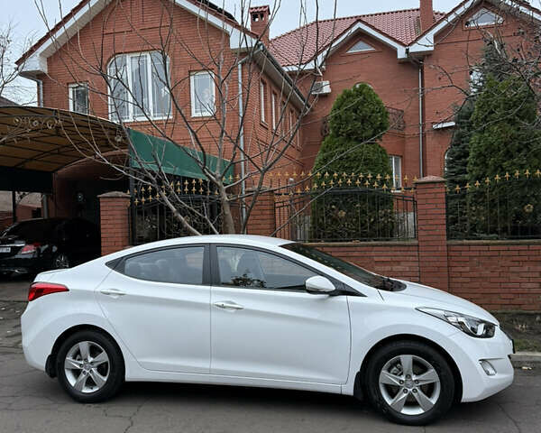 Белый Хендай Элантра, объемом двигателя 1.59 л и пробегом 66 тыс. км за 13000 $, фото 3 на Automoto.ua