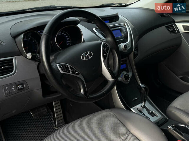 Хендай Элантра 2012 в Николаеве на Automoto.ua Белый Хендай Элантра, объемом двигателя 1.59 л и пробегом 192 тыс. км за 9499 $, фото 8 на Automoto.ua