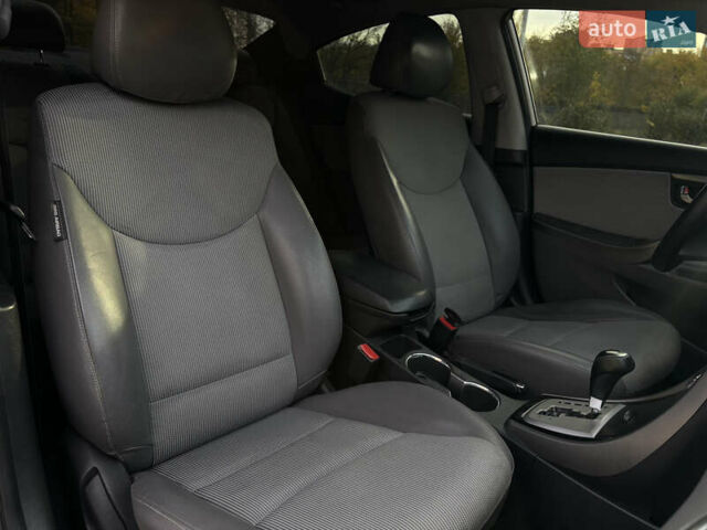 Хендай Элантра 2012 в Николаеве на Automoto.ua Белый Хендай Элантра, объемом двигателя 1.59 л и пробегом 192 тыс. км за 9499 $, фото 17 на Automoto.ua