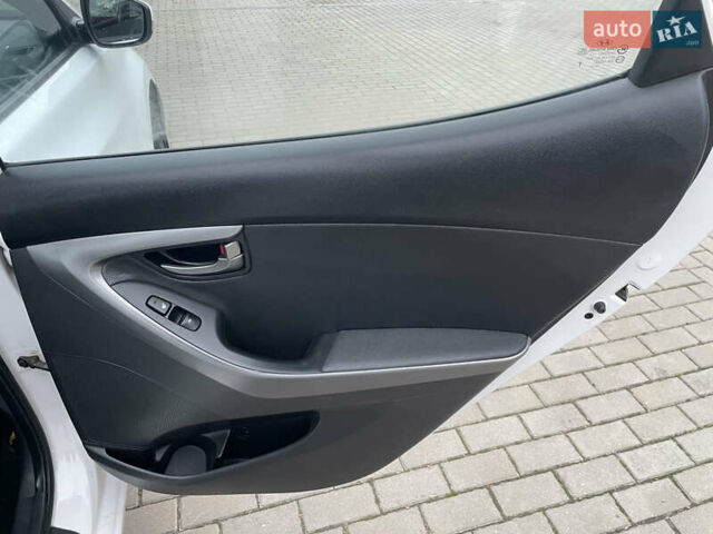 Білий Хендай Елантра, об'ємом двигуна 1.8 л та пробігом 143 тис. км за 8600 $, фото 18 на Automoto.ua
