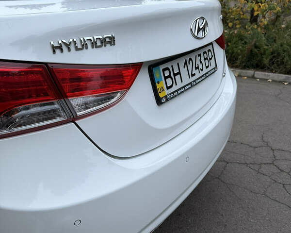Белый Хендай Элантра, объемом двигателя 1.59 л и пробегом 66 тыс. км за 13000 $, фото 10 на Automoto.ua