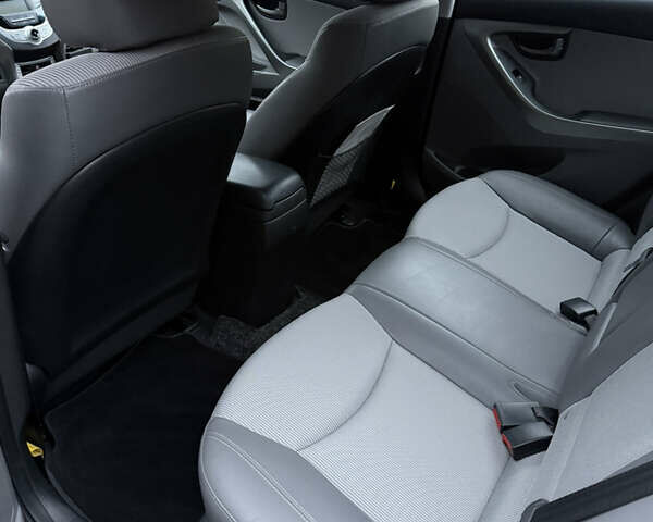 Белый Хендай Элантра, объемом двигателя 1.59 л и пробегом 66 тыс. км за 13000 $, фото 6 на Automoto.ua