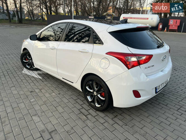 Белый Хендай Элантра, объемом двигателя 1.8 л и пробегом 109 тыс. км за 8250 $, фото 8 на Automoto.ua