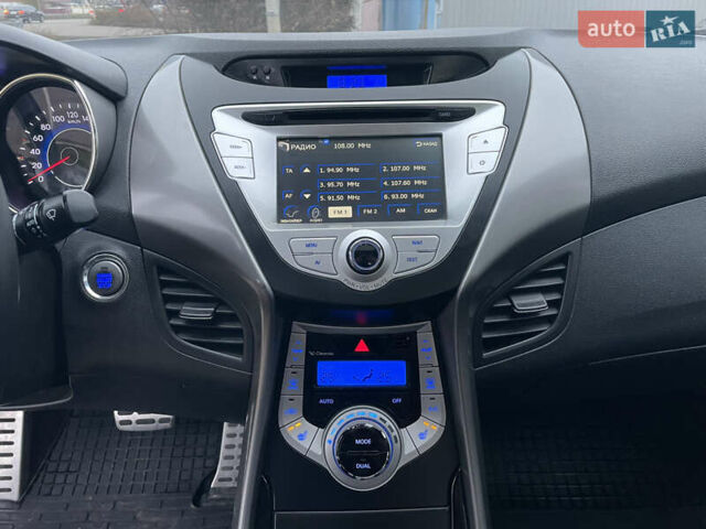 Білий Хендай Елантра, об'ємом двигуна 1.8 л та пробігом 143 тис. км за 8600 $, фото 28 на Automoto.ua