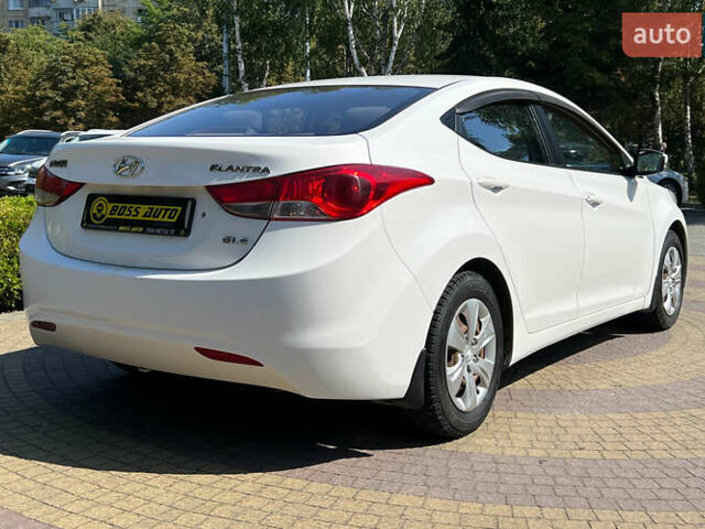 Белый Хендай Элантра, объемом двигателя 1.6 л и пробегом 201 тыс. км за 7300 $, фото 6 на Automoto.ua