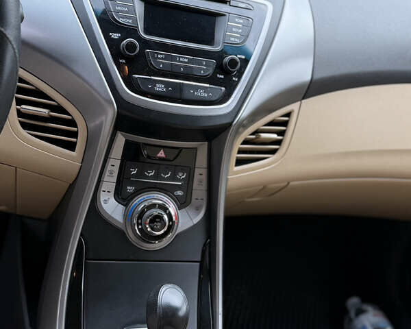 Білий Хендай Елантра, об'ємом двигуна 1.8 л та пробігом 252 тис. км за 7200 $, фото 10 на Automoto.ua