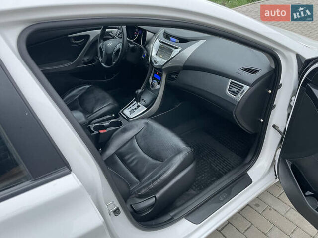 Білий Хендай Елантра, об'ємом двигуна 1.8 л та пробігом 143 тис. км за 8600 $, фото 19 на Automoto.ua