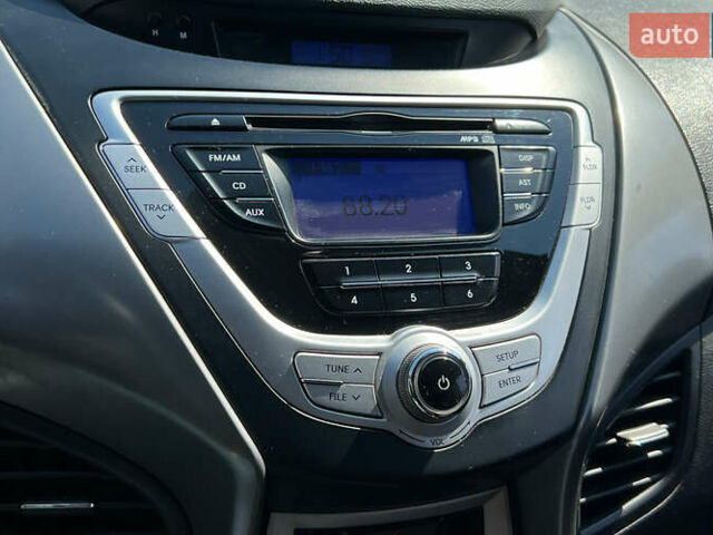 Белый Хендай Элантра, объемом двигателя 1.6 л и пробегом 201 тыс. км за 7300 $, фото 16 на Automoto.ua