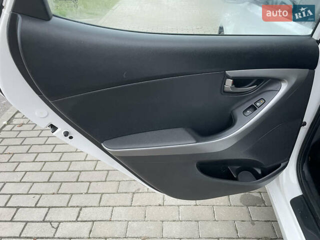 Білий Хендай Елантра, об'ємом двигуна 1.8 л та пробігом 143 тис. км за 8600 $, фото 13 на Automoto.ua