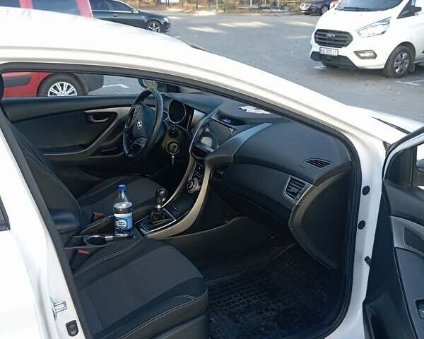 Білий Хендай Елантра, об'ємом двигуна 1.59 л та пробігом 220 тис. км за 8500 $, фото 12 на Automoto.ua