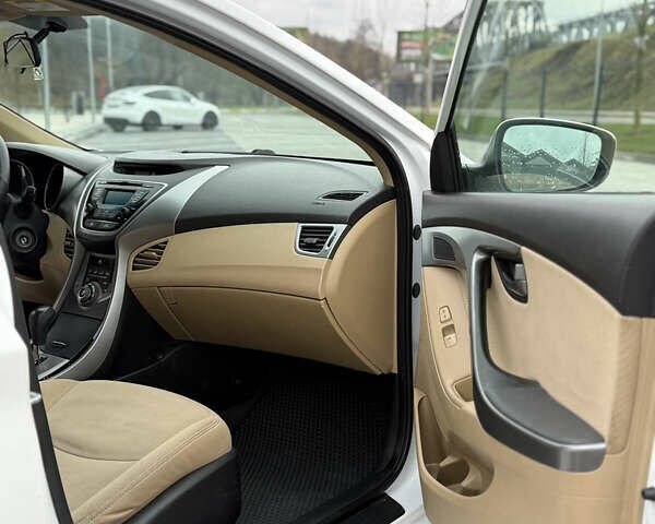Білий Хендай Елантра, об'ємом двигуна 1.8 л та пробігом 252 тис. км за 7200 $, фото 8 на Automoto.ua