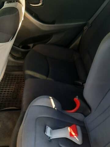 Хендай Элантра 2012 в Виннице на Automoto.ua Белый Хендай Элантра, объемом двигателя 1.8 л и пробегом 128 тыс. км за 8200 $, фото 7 на Automoto.ua