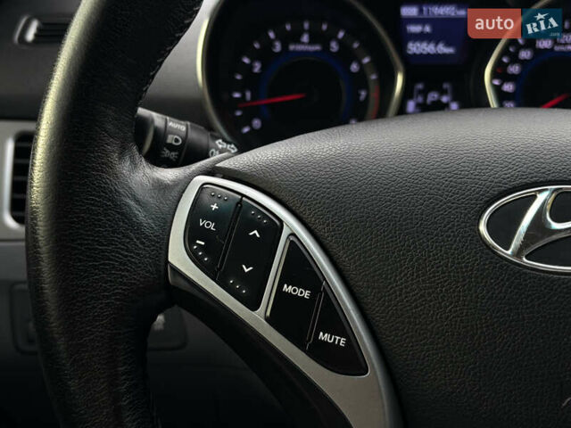 Хендай Элантра 2012 в Николаеве на Automoto.ua Белый Хендай Элантра, объемом двигателя 1.59 л и пробегом 192 тыс. км за 9499 $, фото 11 на Automoto.ua