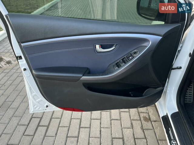 Белый Хендай Элантра, объемом двигателя 1.8 л и пробегом 109 тыс. км за 8250 $, фото 13 на Automoto.ua