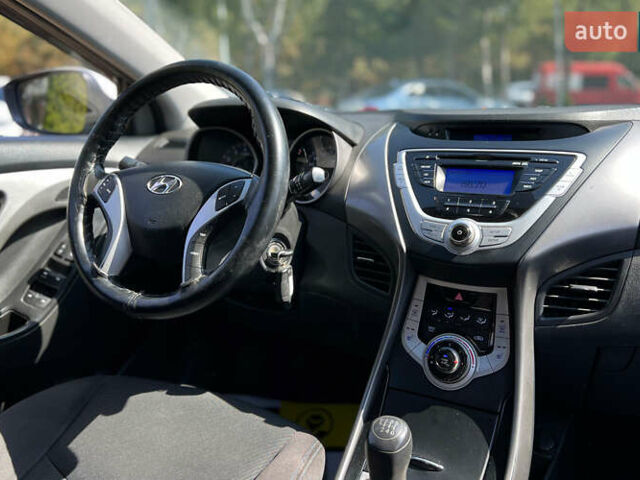 Белый Хендай Элантра, объемом двигателя 1.6 л и пробегом 201 тыс. км за 7300 $, фото 11 на Automoto.ua