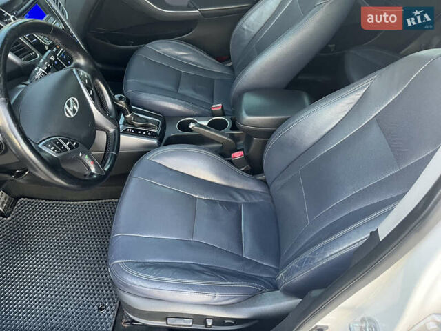 Белый Хендай Элантра, объемом двигателя 1.8 л и пробегом 109 тыс. км за 8250 $, фото 11 на Automoto.ua