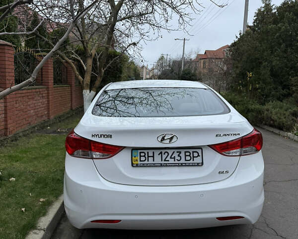 Белый Хендай Элантра, объемом двигателя 1.59 л и пробегом 66 тыс. км за 13000 $, фото 4 на Automoto.ua