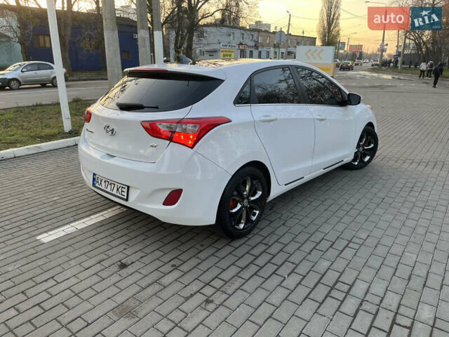 Белый Хендай Элантра, объемом двигателя 1.8 л и пробегом 109 тыс. км за 8250 $, фото 1 на Automoto.ua