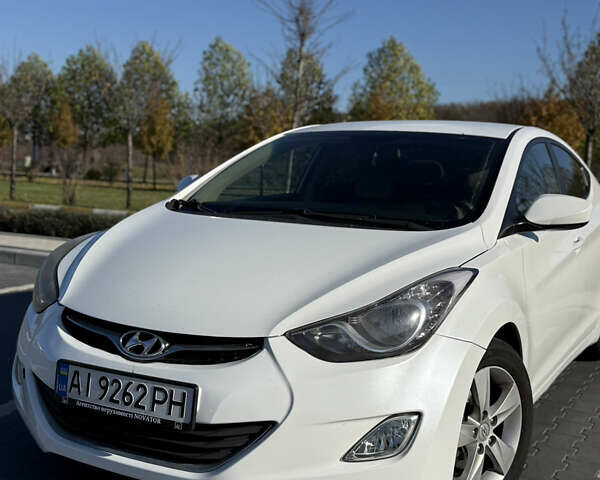 Белый Хендай Элантра, объемом двигателя 1.8 л и пробегом 255 тыс. км за 8400 $, фото 6 на Automoto.ua