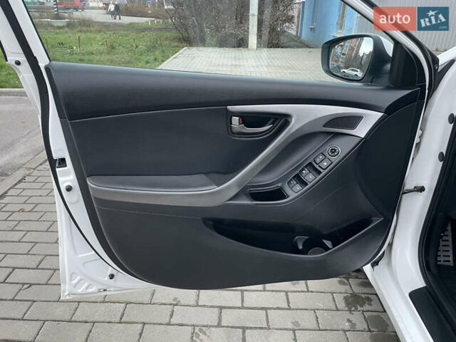 Білий Хендай Елантра, об'ємом двигуна 1.8 л та пробігом 143 тис. км за 8600 $, фото 11 на Automoto.ua