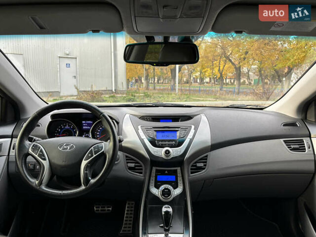 Хендай Элантра 2012 в Николаеве на Automoto.ua Белый Хендай Элантра, объемом двигателя 1.59 л и пробегом 192 тыс. км за 9499 $, фото 20 на Automoto.ua