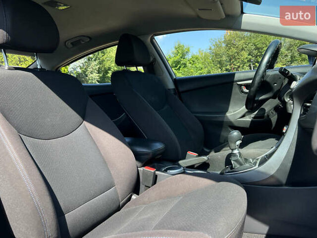 Белый Хендай Элантра, объемом двигателя 1.6 л и пробегом 201 тыс. км за 7300 $, фото 8 на Automoto.ua