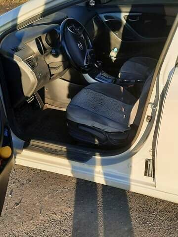 Хендай Элантра 2012 в Виннице на Automoto.ua Белый Хендай Элантра, объемом двигателя 1.8 л и пробегом 128 тыс. км за 8200 $, фото 1 на Automoto.ua